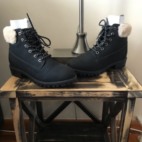 NWT Women’s madden girl boots - Picture 2 of 7